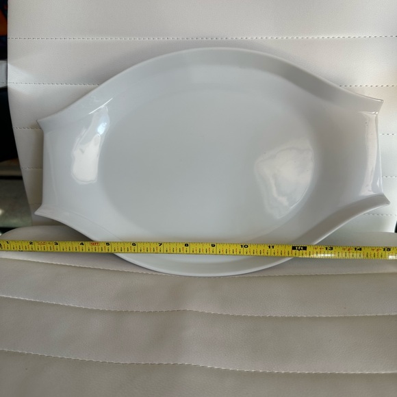 Elegant White Ceramic Serving Platter - Picture 2 of 3